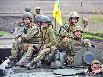 Зараз близько мільйона людей захищають Україну, – Зеленський