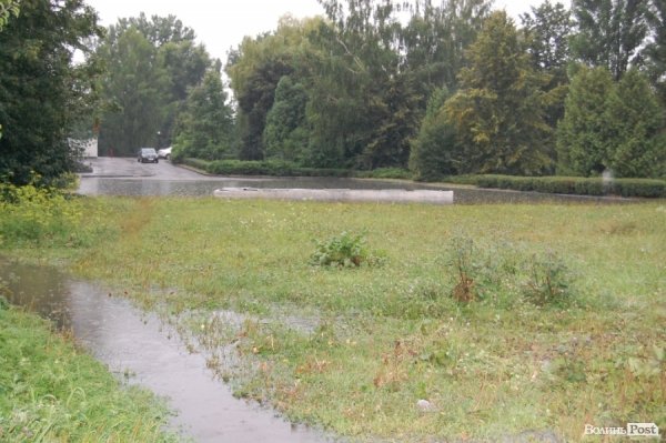 У Луцьку не вщухає стихія. ФОТО. ВІДЕО