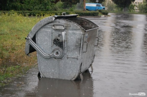 У Луцьку не вщухає стихія. ФОТО. ВІДЕО