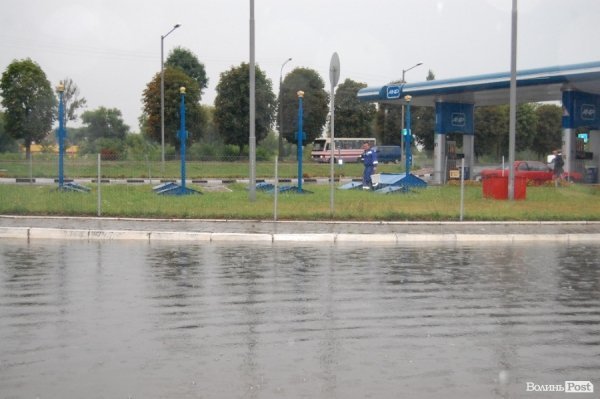 У Луцьку не вщухає стихія. ФОТО. ВІДЕО