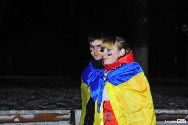 Любов на луцькому Євромайдані. ФОТО
