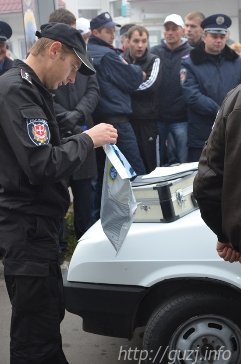 У машині переслідувачів Гузя знайшли гриби і листівки Івахіва