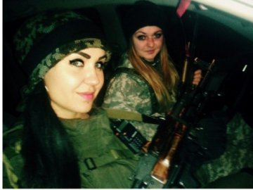 В українських військових стріляла 19-річна снайперка, - СБУ. ФОТО