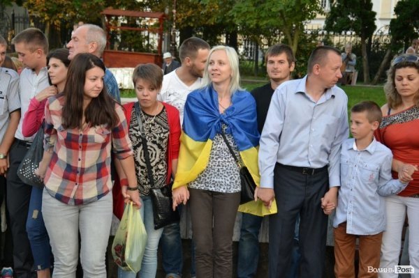 У центрі Луцька молилися за Україну.ФОТО