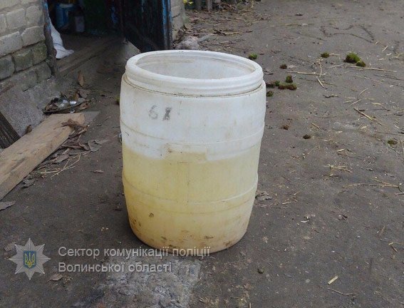 У волинян знайшли самогон і брагу
