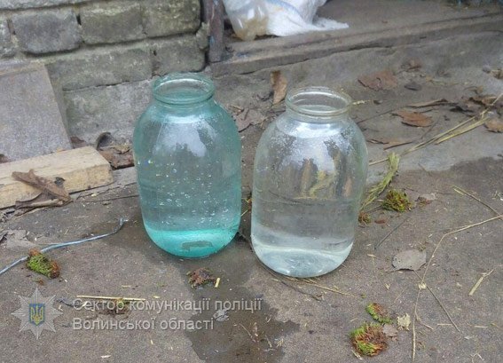 У волинян знайшли самогон і брагу