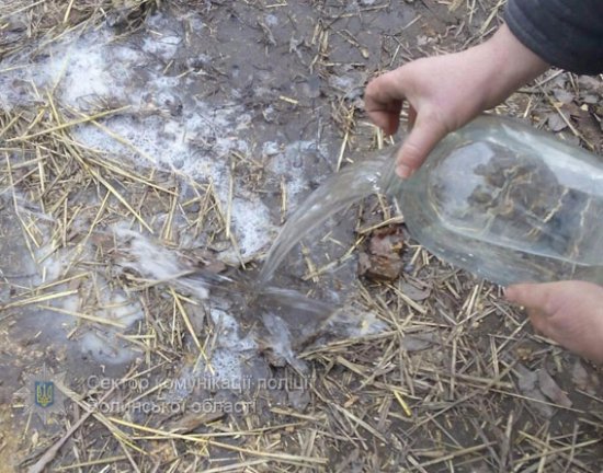 У волинян знайшли самогон і брагу