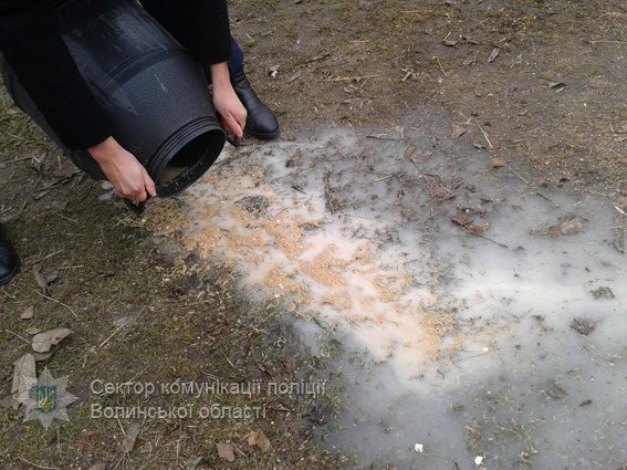 У волинян знайшли самогон і брагу