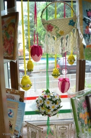 У Луцьку можна придбати вироби майстрів з особливими потребами. ФОТО