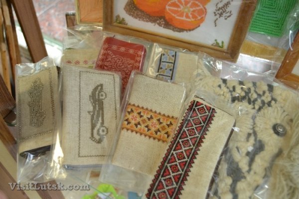 У Луцьку можна придбати вироби майстрів з особливими потребами. ФОТО