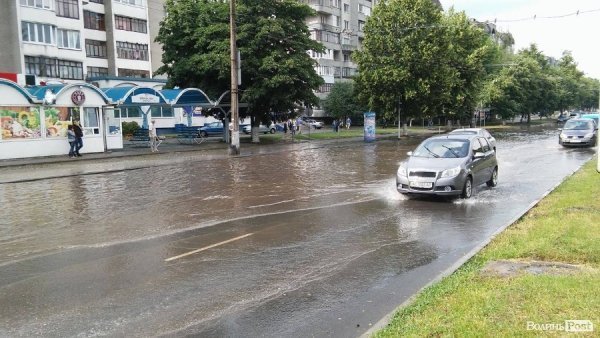 Наслідки шквальної зливи у Луцьку. ФОТО. ВІДЕО