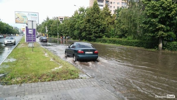 Наслідки шквальної зливи у Луцьку. ФОТО. ВІДЕО