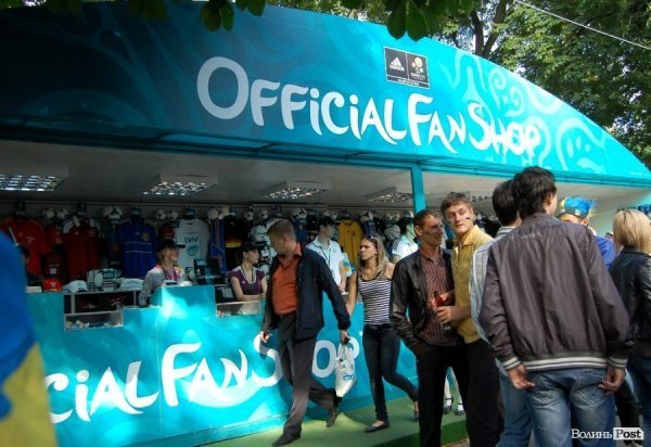 Як у Львові вболівали за Україну в матчі з Францією. ФОТО