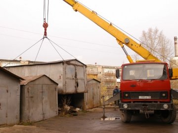 Романюка попросили не зносити незаконні гаражі на газопроводі