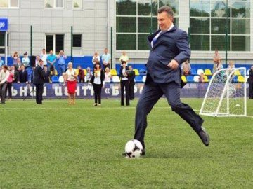 Як Янукович у футбол грав. ФОТО. ВІДЕО