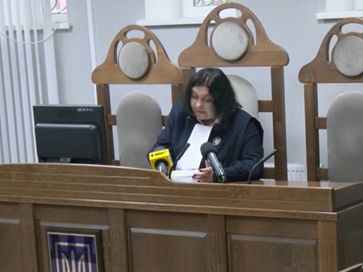 Фіктивні працевлаштування: у Луцьку директора ліцею та його заступниць звільнили з-під домашнього арешту