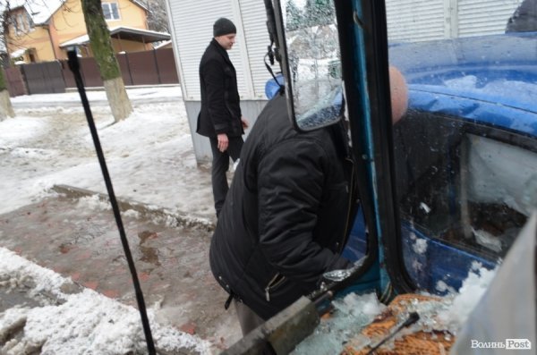 Аварія у Луцьку: авто в’їхало в тролейбус із пасажирами. ФОТО. ВІДЕО