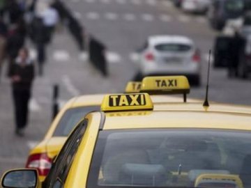 Як правильно давати «на чай» таксисту?*