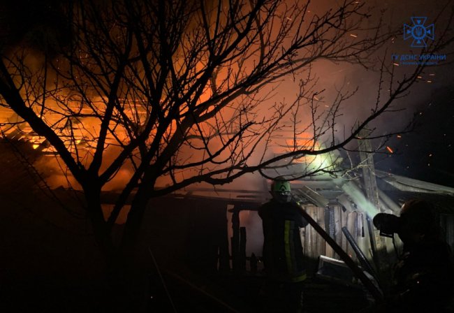 На Волині вночі згоріла господарська будівля