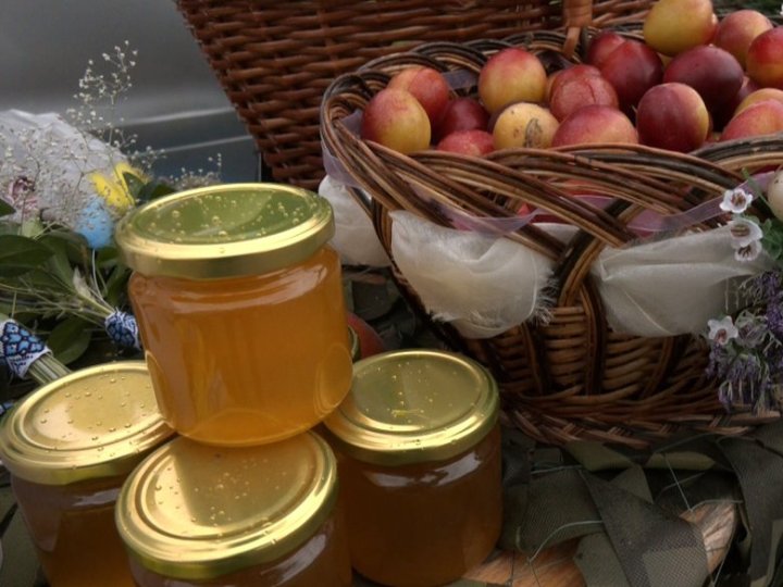 Як у Луцьку святили яблука на Преображення Господнє. ВІДЕО