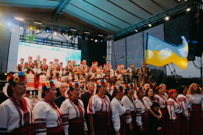 У Підгайцях під час флешмобу заспівали відомий твір Кобзаря. ВІДЕО