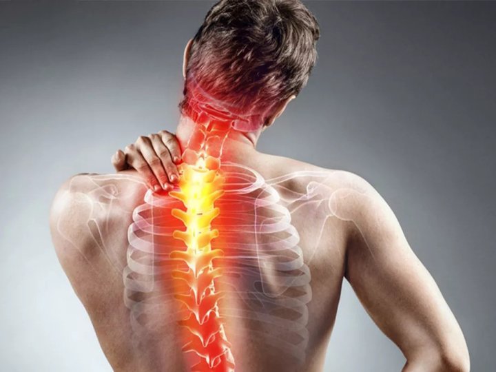 Чому болить поперек? Повний гід: від симптомів остеохондрозу до ефективної терапії