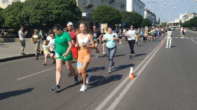 «Біжу за «Азовсталь»: у Луцьку майже чотири сотні людей взяли участь в акції 