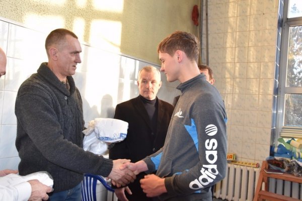 У Луцькому басейні відбулись змагання з плавання