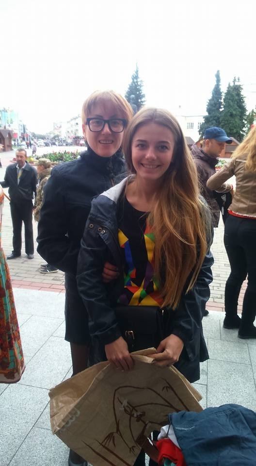 Волинські волонтери гаражним розпродажем заробили 20 тисяч для бійців АТО. ФОТО