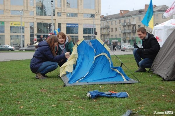 У Луцьку розпочався Євромайдан. ФОТО. ВІДЕО