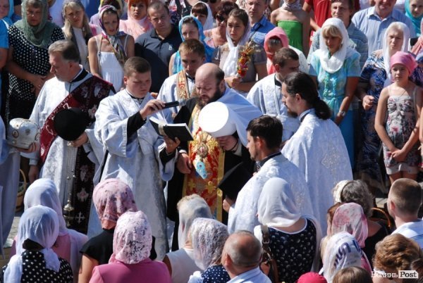 Як у Луцьку святили яблука та мед. ФОТО