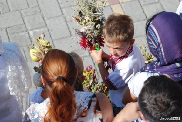 Як у Луцьку святили яблука та мед. ФОТО