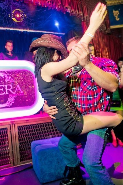 Еротичний «Дєвішнік» у луцькому клубі. ФОТО