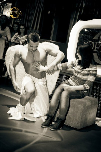 Еротичний «Дєвішнік» у луцькому клубі. ФОТО