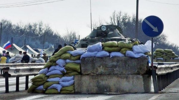 Тривожні фото російських військових з Криму