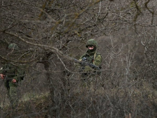 Тривожні фото російських військових з Криму