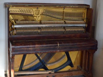 У волинський музей передали піаніно, якому більше сотні років. ФОТО