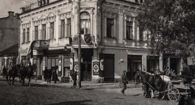 Як виглядав луцький ресторан на центральній вулиці понад 100 років тому. РЕТРОФОТО