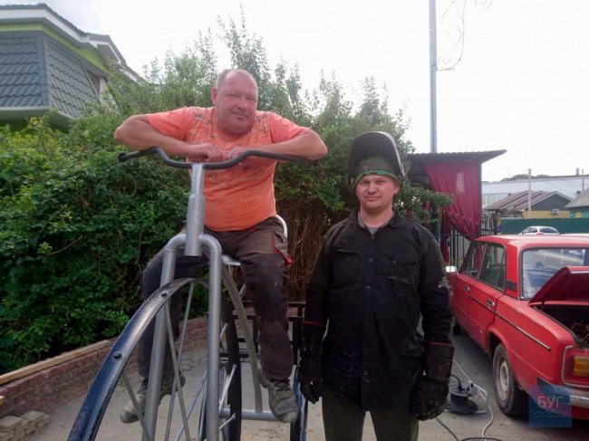 Мешканці Володимира подарували місту статую-велосипед. ФОТО