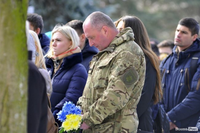 Сотні лучан вшанували пам’ять Героїв Небесної Сотні