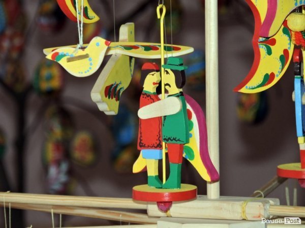 Лучани можуть відвідати унікальну виставку дерев'яних іграшок-забавок. ФОТО