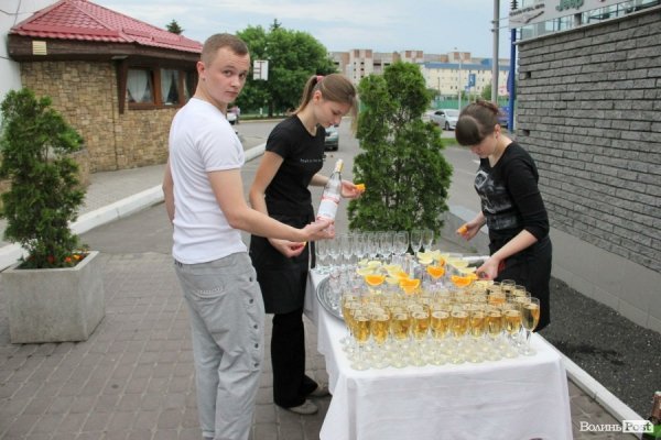 Довгоногі красуні, купальники, сукні: День моди в Луцьку. ФОТО