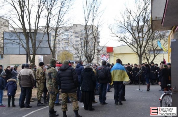 У Луцьку відкрили пам'ятну дошку на честь бійця. ФОТО