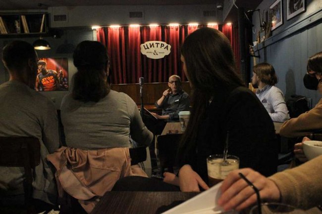 Український письменник Олександр Ірванець презентував у Луцьку нову збірку. ФОТО