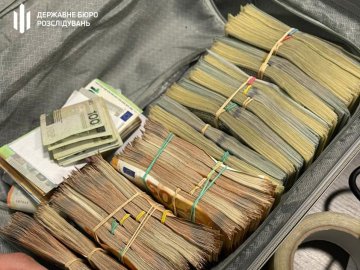 На «Ягодині» вилучили мільйон доларів, гроші передали армії 