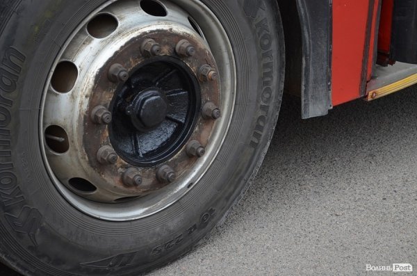 Люблін передав Луцьку 20-річний тролейбус. ФОТО