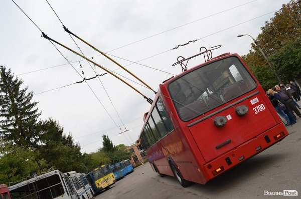 Люблін передав Луцьку 20-річний тролейбус. ФОТО