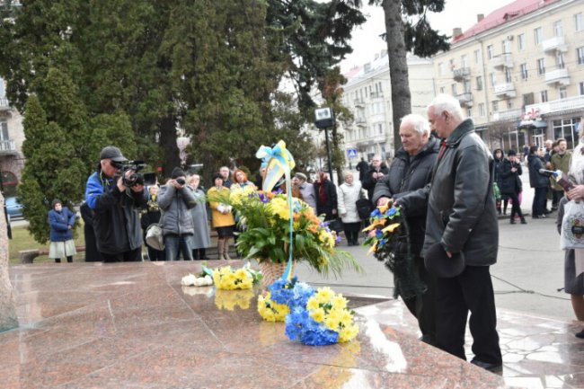 У Луцьку вшанували пам'ять Кобзаря. ФОТО