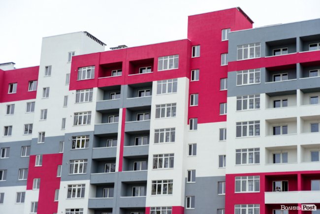 У Луцьку продовжують зводити яскраві оселі у ЖК «Caramel Residence». ФОТО*