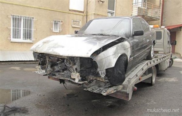 Спалили авто чиновнику мерії Ужгорода. ФОТО
